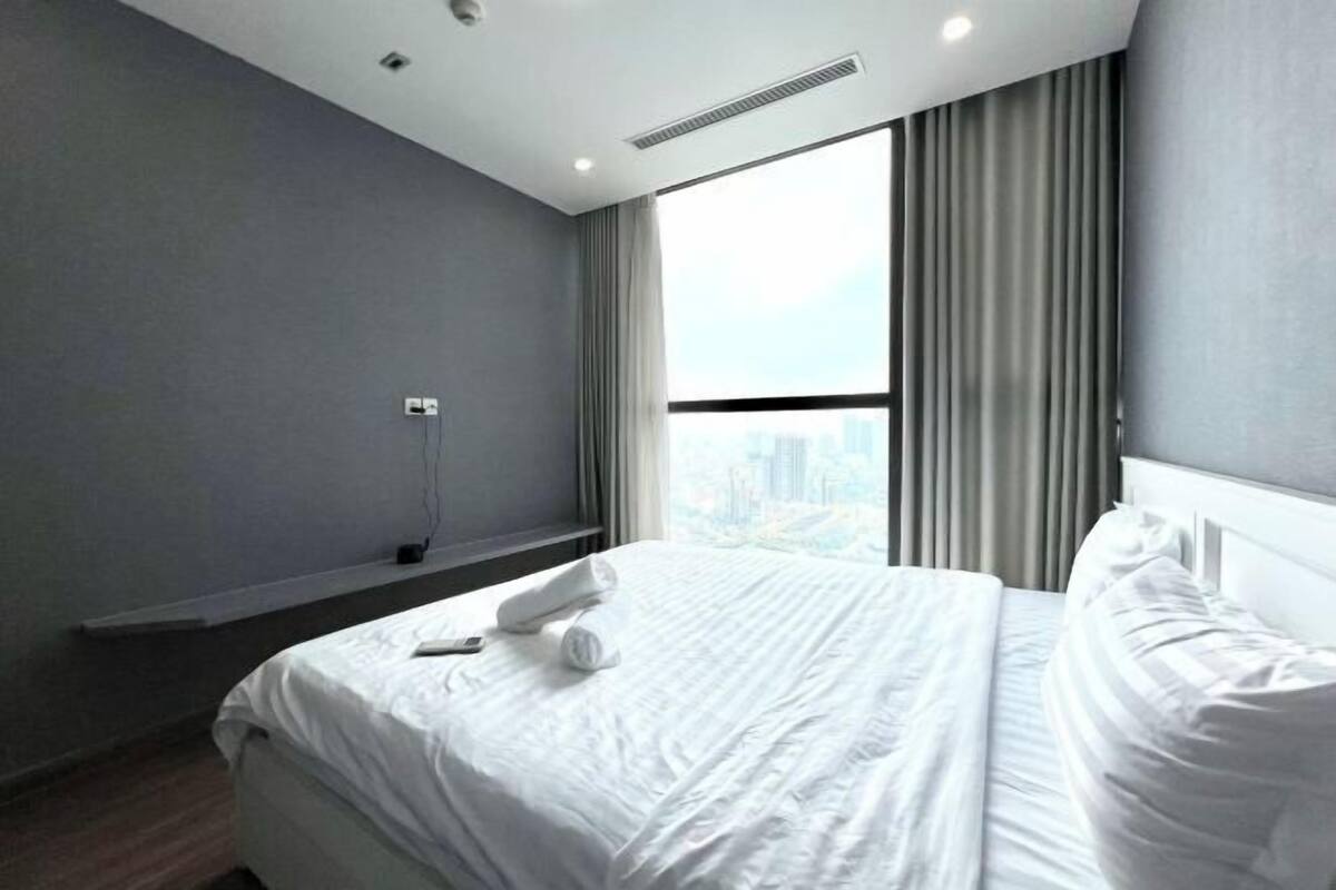 2 bedrooms, premium bedding, individually decorated