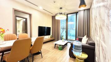 Apartamento superluxo, 2 quartos, vista para a cidade | Área de estar