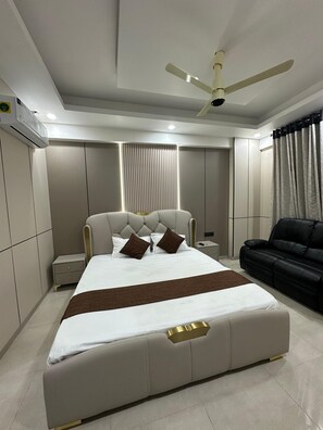 Habitación Premium, vista a la ciudad | Escritorio y wifi gratis 