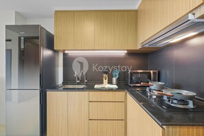 Apartment, 1 Bedroom, City View | Private kitchen