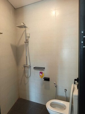 Máy sấy tóc, khăn tắm 