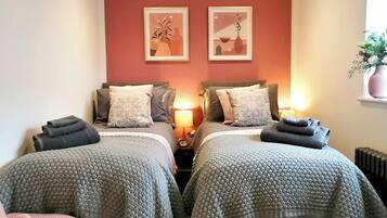 2 bedrooms, iron/ironing board, free WiFi