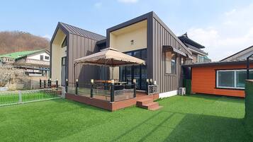 Basic Room, 3 Bedrooms (Dog Flirting(Private house)) | 3 bedrooms, free WiFi