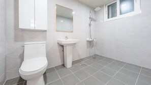 Basic Room, 3 Bedrooms (Dog Flirting(Private house)) | 3 bedrooms, free WiFi - Gangchon Baile Village Pension (Chuncheon)