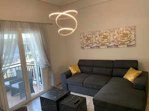 Apartment, 2 Bedrooms, Balcony, City View | Living room