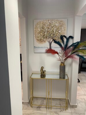Apartment, 2 Bedrooms, Balcony, City View | Koridor