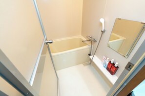 Familienapartment, Mehrere Betten, Nichtraucher, Erdgeschoss | Badezimmer