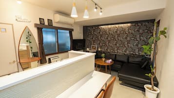 Apartament familiar, diversos llits, no fumadors, planta baixa | Decoració individual, mobiliari individual i escriptori