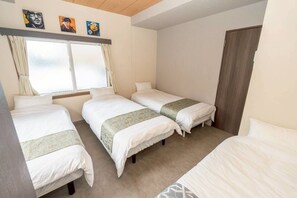 Individueel gedecoreerd, individueel gemeubileerd, een bureau