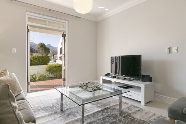 Smart TV - Winelands Golf Lodges 33 (Cape Town)