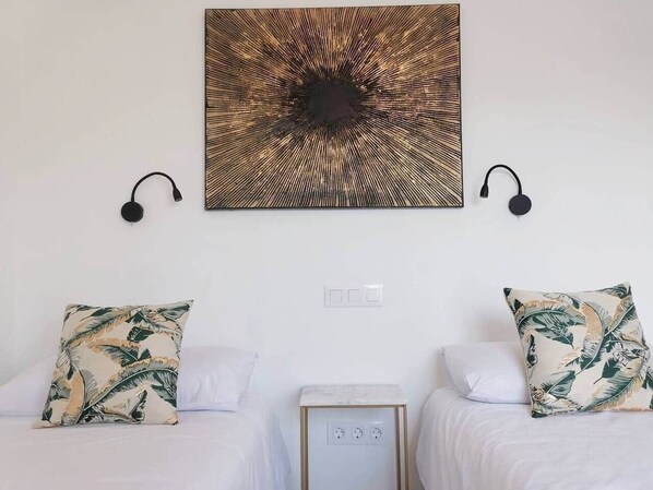 Fer et planche à repasser, Wi-Fi gratuit, draps fournis