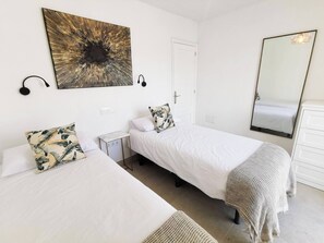 2 bedrooms, iron/ironing board, free WiFi, bed sheets
