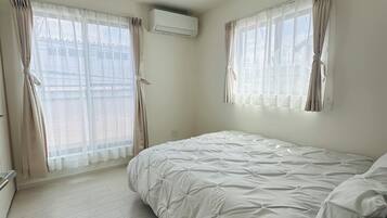 4 bedrooms, WiFi, bed sheets