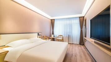 Signature Double Room, Courtyard View | Desk, free WiFi