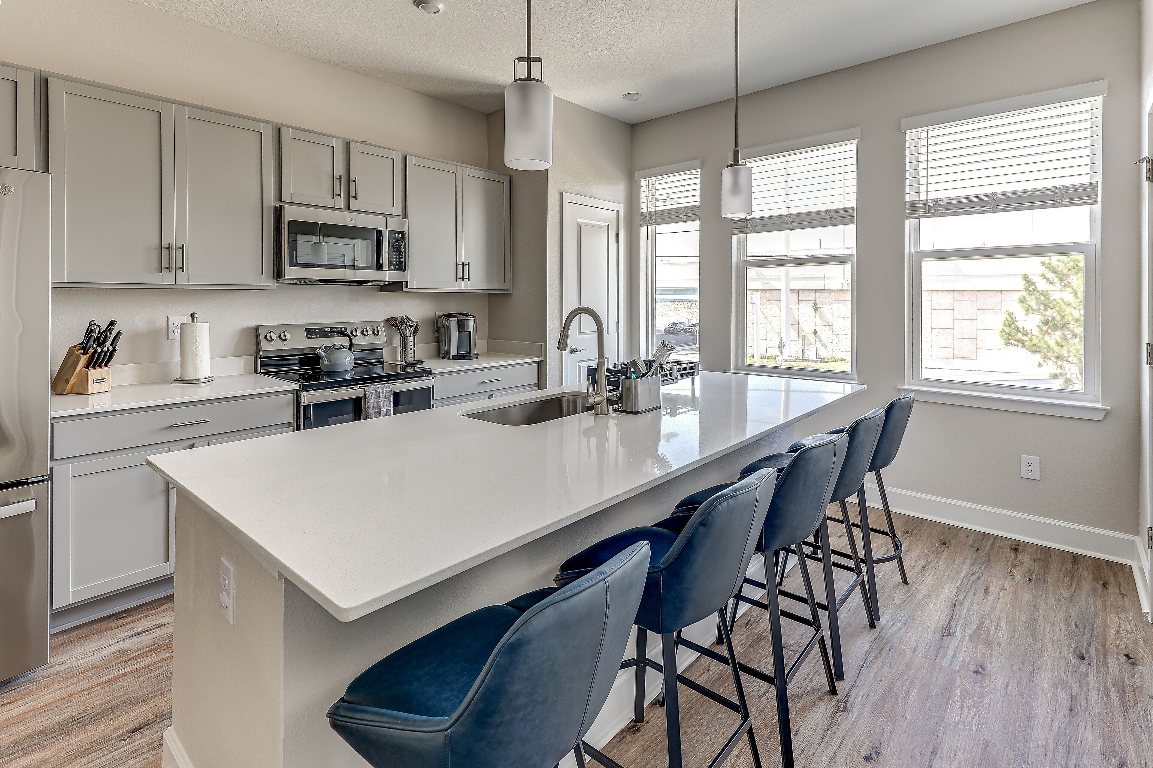 冰箱、微波炉、烤箱、炉灶