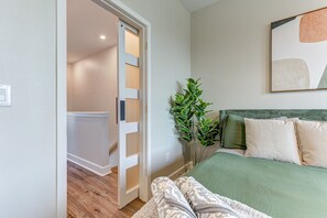 3 makuuhuonetta, silitysrauta/-lauta, ilmainen Wi-Fi, vuodevaatteet