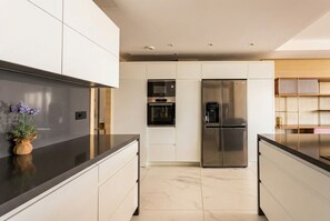 Private kitchen - Luxury penthouse on the beach with pool - holaVivienda (Dénia)