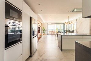 Private kitchen - Luxury penthouse on the beach with pool - holaVivienda (Dénia)