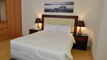 2 bedrooms, iron/ironing board, WiFi