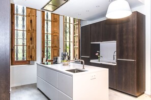 Refrigerador, microondas, horno y lavavajillas 