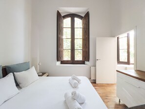 4 bedrooms, travel crib, free WiFi, bed sheets