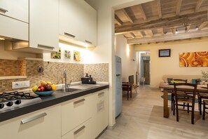 Refrigerador, horno, parrilla de estufa y lavavajillas