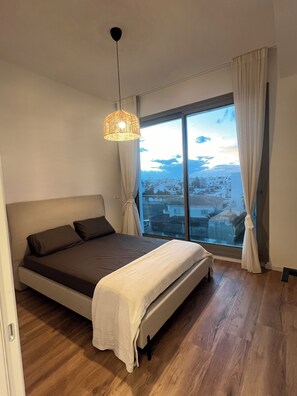 2 habitaciones, tabla de planchar con plancha, wifi y ropa de cama