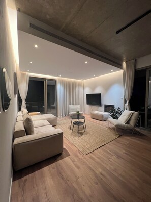 Smart TV, fireplace - 2 bedroom luxury penthouse near city centre (Nicosia)