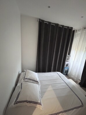 2 quartos, ferros/tábuas de passar roupa, Wi-Fi, roupa de cama