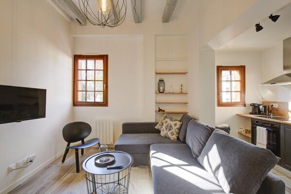 TV - The cabin: In the shade of old beams (Tours)