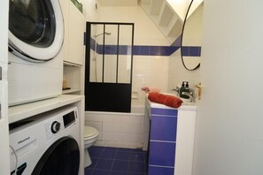 Douche, sèche-cheveux