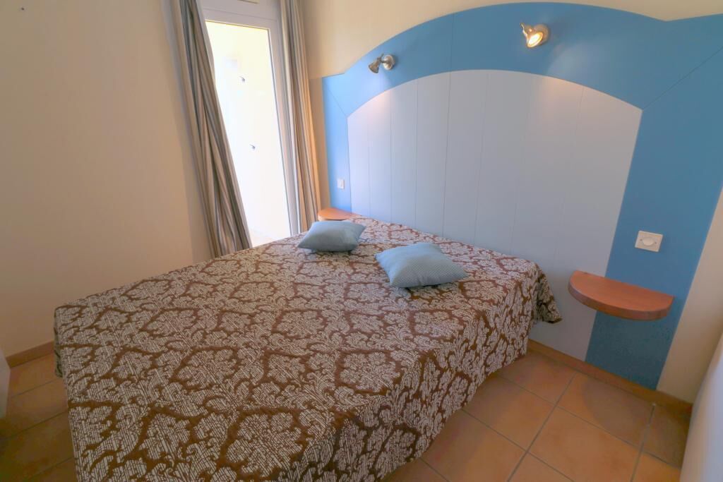 1 bedroom, iron/ironing board