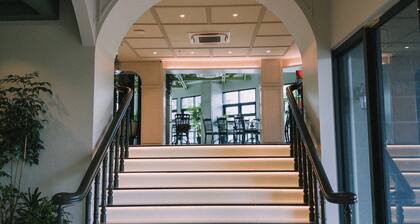 Legacy Hill Hotel