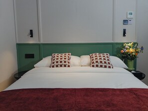 Standard-Doppelzimmer | Schreibtisch, laptopgeeigneter Arbeitsplatz, Bügeleisen/Bügelbrett