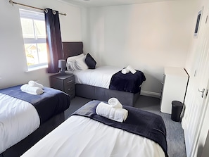 ハウス | 3 室のベッドルーム、アイロン / アイロン台、WiFi (無料)、ベッドシーツ