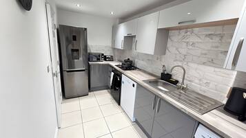 House | Private kitchen | Fridge, microwave, oven, stovetop