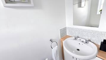 House | Bathroom | Combined shower/tub, deep soaking tub, hair dryer, towels
