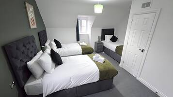 House | 3 bedrooms, iron/ironing board, free WiFi, bed sheets