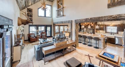 Hot Tub, Firepit & Views, Sleeps 19 | Winterhaven Estate by AvantStay