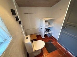 Shower, hair dryer - Lovely cottage near beautiful bathing beach (Otterup)