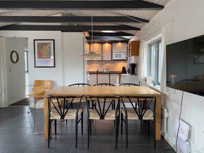 Dining - Lovely cottage near beautiful bathing beach (Otterup)