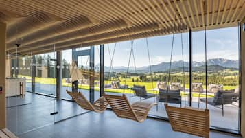 Hot stone massages, prenatal massages, 3 treatment rooms, massages