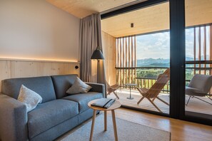 Junior suite Tegelberg | In-room safe, laptop workspace, blackout curtains, soundproofing