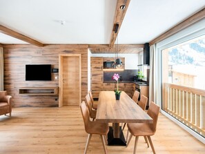Apartment | Dining - Golden Lodges Resort Near the ski Lift (Rauris)