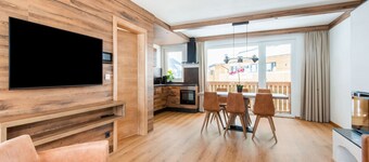 Golden Lodges Resort Near the ski Lift