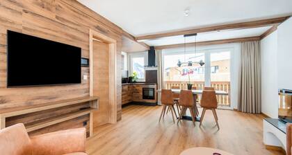 Golden Lodges Resort Near the ski Lift