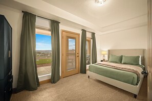 8 bedrooms, iron/ironing board, free WiFi, bed sheets