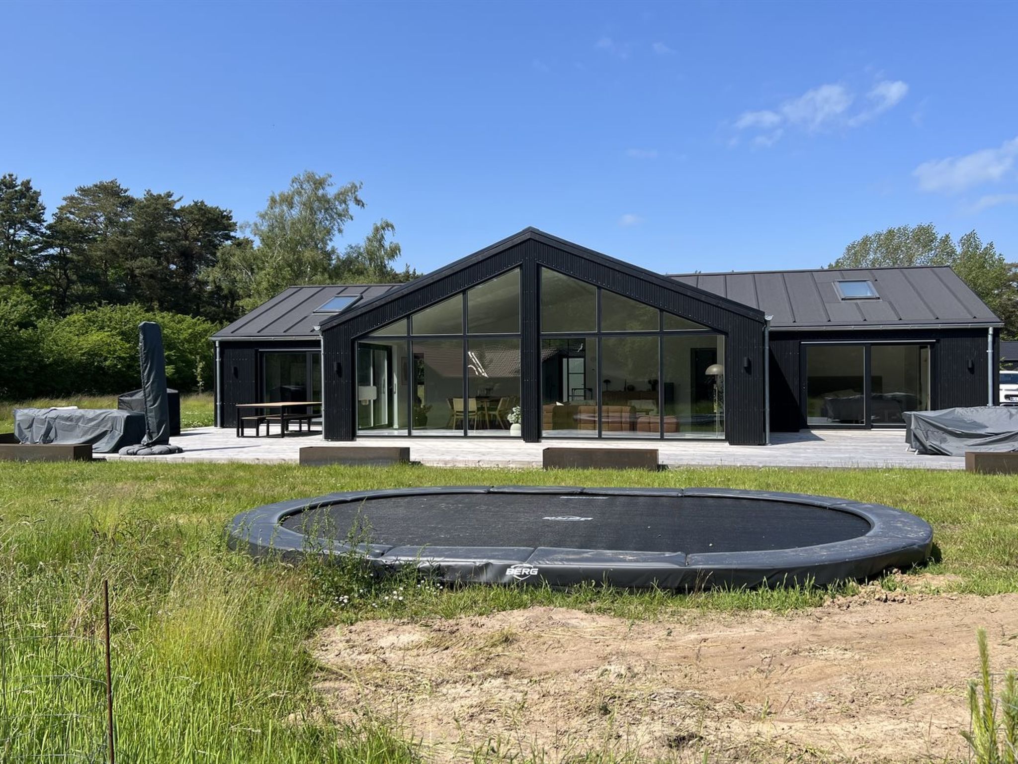 المنشأة من الخارج