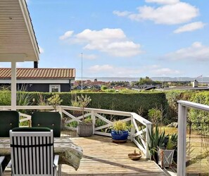 Outdoor dining - Family house near beach and coastal nature (Karrebæksminde)