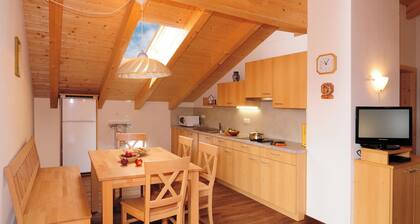 Cozy apartment with stunning views of the mountains